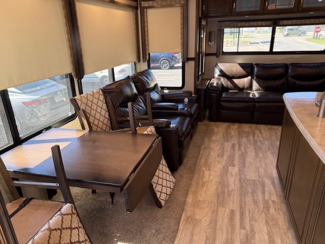 2020 Grand Design 2020 Grand Design Solitude - thumbnail 10