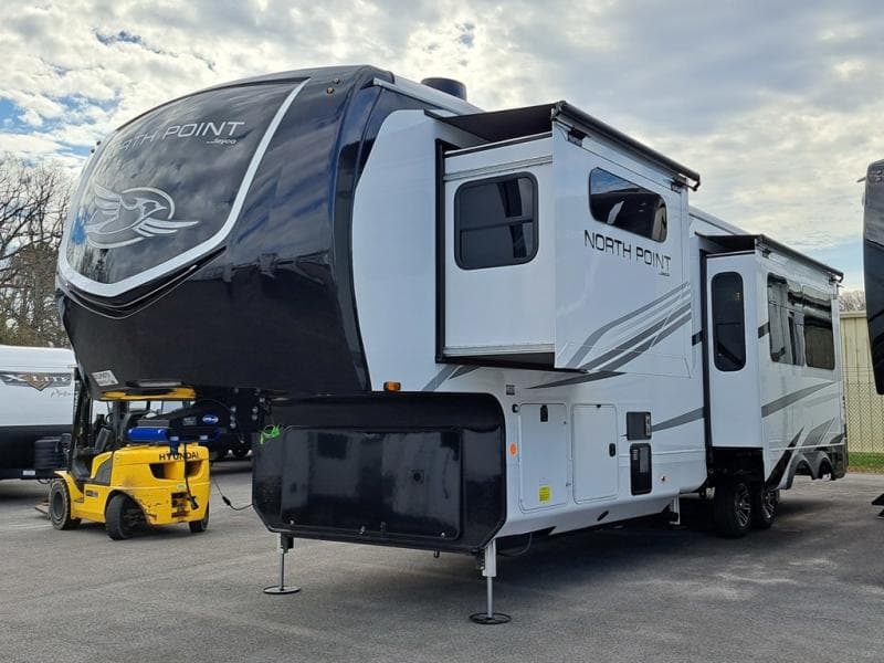 2025 Jayco 2025 Jayco North Point - thumbnail 2