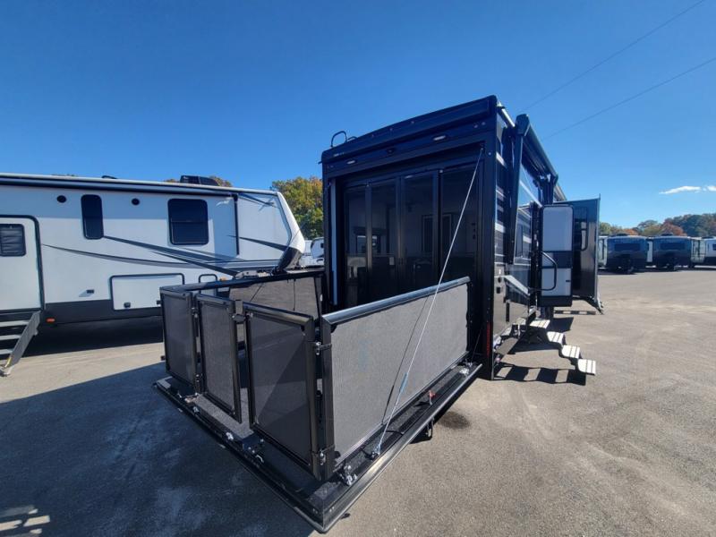 2026 Jayco 2026 Jayco Seismic Toy Hauler - thumbnail 12