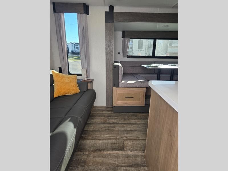 2024 Forest River 2024 Forest River Cherokee Grey Wolf Black Label - thumbnail 6