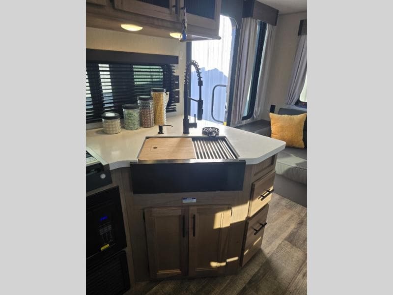 2024 Forest River 2024 Forest River Cherokee Grey Wolf Black Label - thumbnail 14