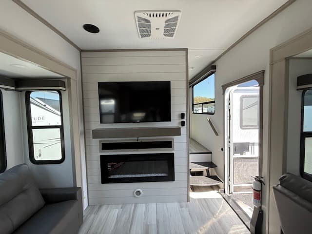 2025 Grand Design 2025 Grand Design Influence - thumbnail 10