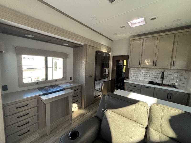 2025 Grand Design 2025 Grand Design Momentum M-Class - thumbnail 7