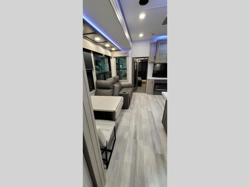 2025 Grand Design 2025 Grand Design Momentum M-Class - thumbnail 6