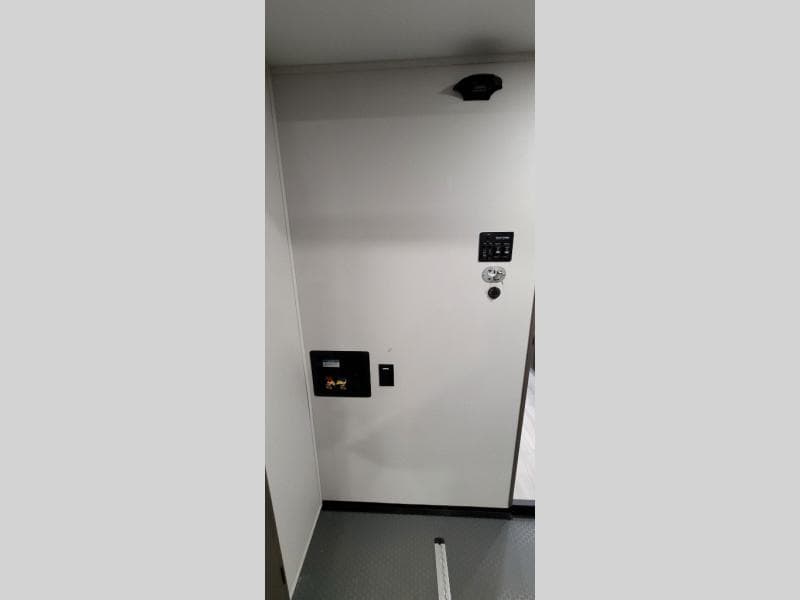 2025 Grand Design 2025 Grand Design Momentum M-Class - thumbnail 13