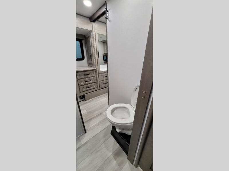 2025 Grand Design 2025 Grand Design Momentum M-Class - thumbnail 15