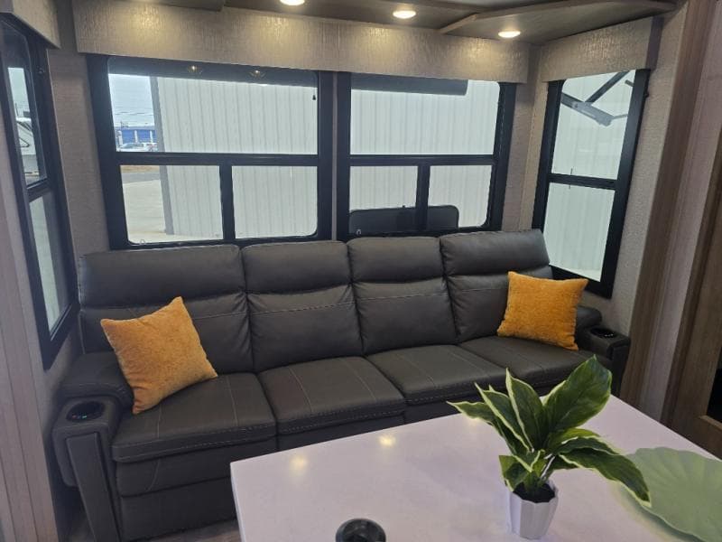 2024 Grand Design 2024 Grand Design Momentum - thumbnail 18