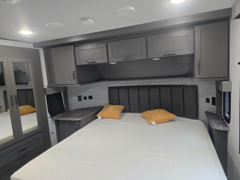 2024 Grand Design 2024 Grand Design Momentum - thumbnail 26