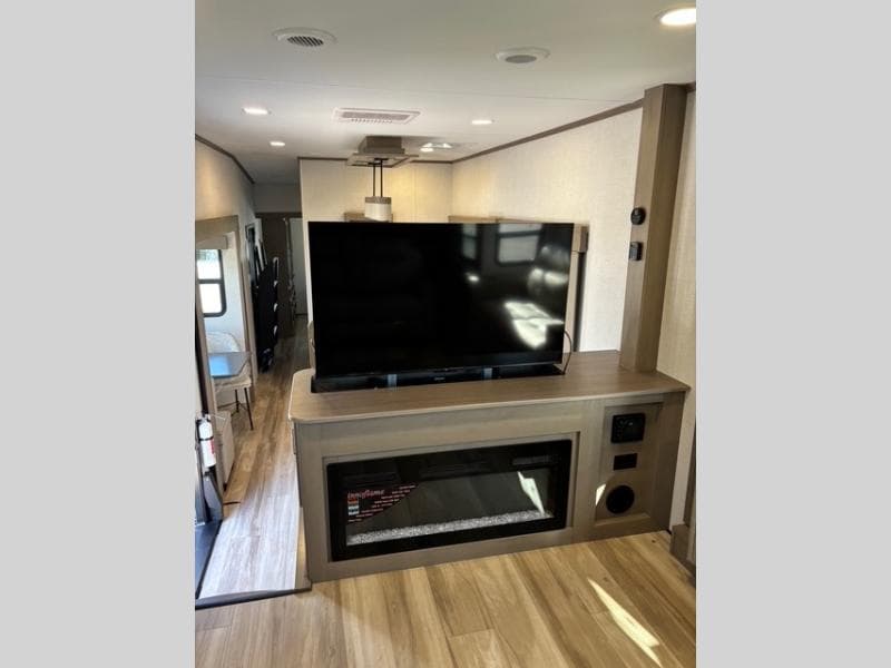 2025 Grand Design 2025 Grand Design Reflection - thumbnail 16