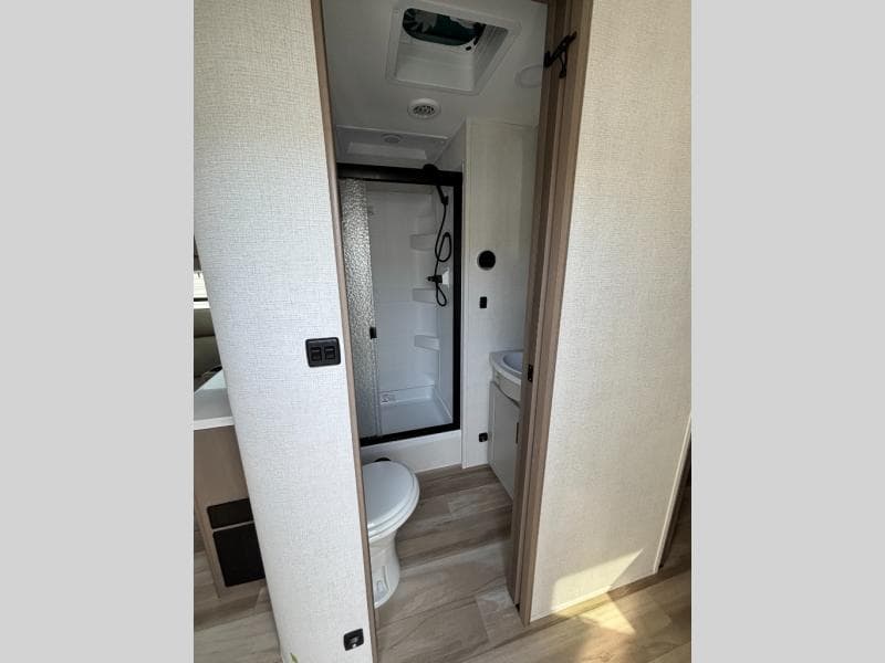 2025 Grand Design 2025 Grand Design Reflection - thumbnail 13