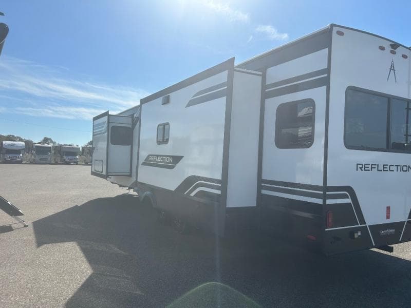 2026 Grand Design 2026 Grand Design Reflection - thumbnail 3