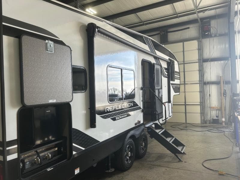 2026 Grand Design 2026 Grand Design Reflection 150 Series - thumbnail 2