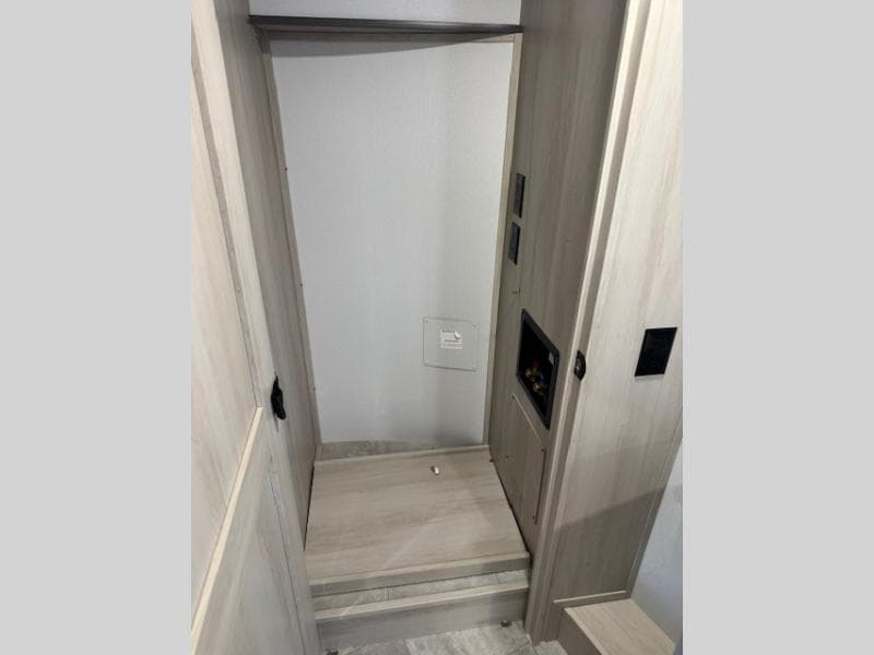 2026 Grand Design 2026 Grand Design Solitude - thumbnail 16