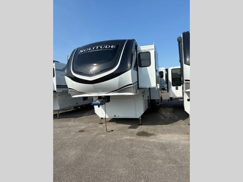 2026 Grand Design 2026 Grand Design Solitude - thumbnail 2