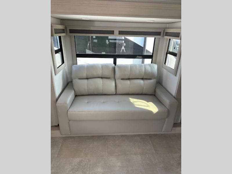 2026 Grand Design 2026 Grand Design Solitude - thumbnail 5