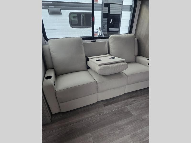 2026 Grand Design 2026 Grand Design Transcend - thumbnail 14