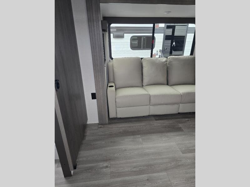 2026 Grand Design 2026 Grand Design Transcend - thumbnail 15