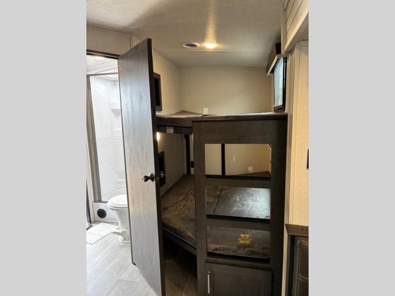 2025 Keystone RV 2025 Keystone RV Cougar Half Ton - thumbnail 9