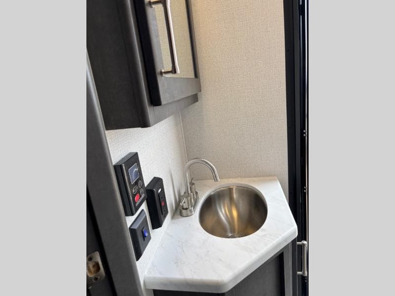 2025 Keystone RV 2025 Keystone RV Cougar Half Ton - thumbnail 11