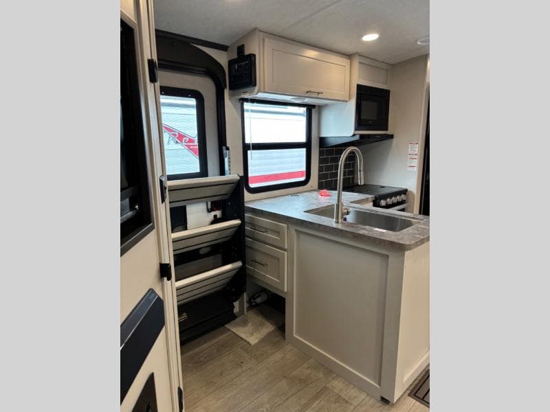 2025 Keystone RV 2025 Keystone RV Cougar Half Ton - thumbnail 14