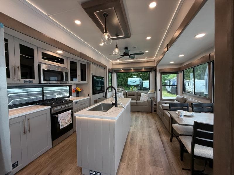 2026 Alliance RV 2026 Alliance RV Benchmark - thumbnail 4