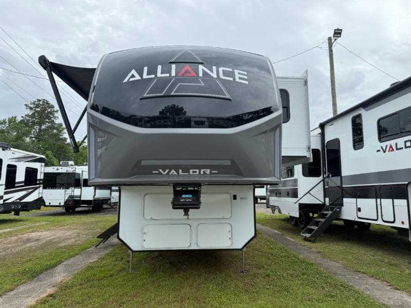 2025 Alliance RV 2025 Alliance RV Valor - thumbnail 3