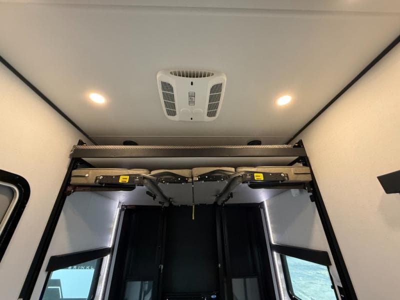 2025 Alliance RV 2025 Alliance RV Valor - thumbnail 19