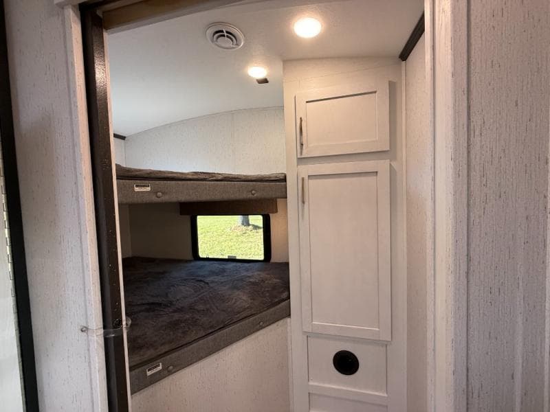 2023 Dutchmen 2023 Dutchmen Astoria - thumbnail 24