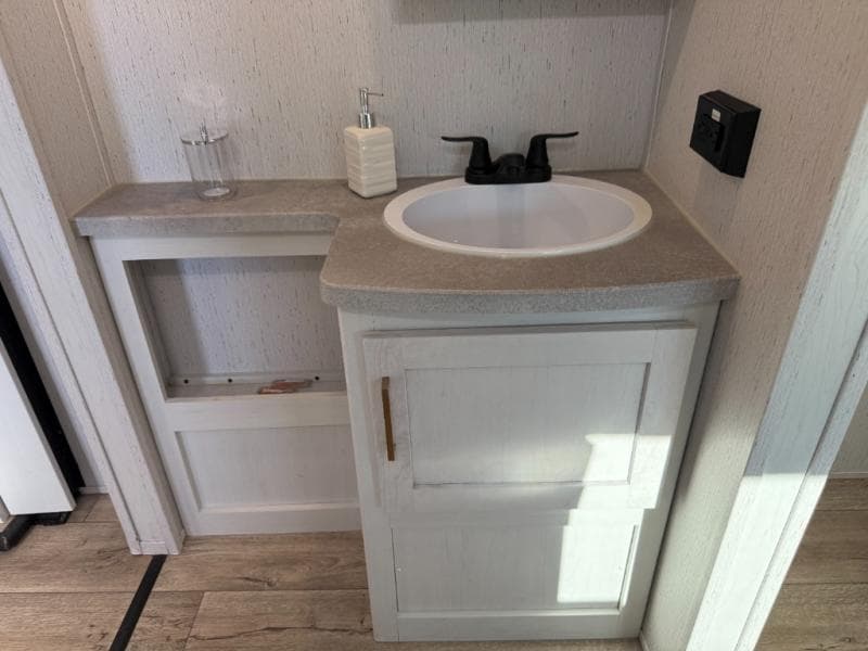 2023 Dutchmen 2023 Dutchmen Astoria - thumbnail 33