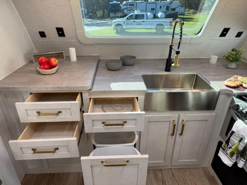 2023 Dutchmen 2023 Dutchmen Astoria - thumbnail 18