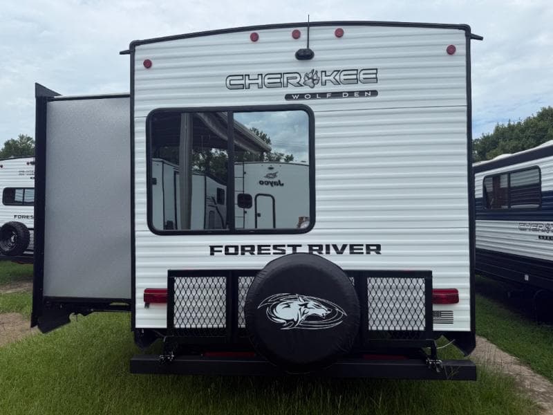 2026 Forest River 2026 Forest River Cherokee Wolf Den - thumbnail 36