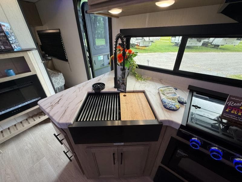 2026 Forest River 2026 Forest River Cherokee Grey Wolf - thumbnail 11