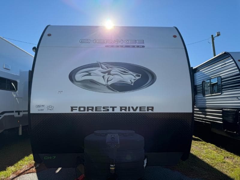 2026 Forest River 2026 Forest River Cherokee Wolf Den - thumbnail 2