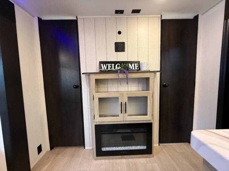 2026 Forest River 2026 Forest River Cherokee Wolf Den - thumbnail 22