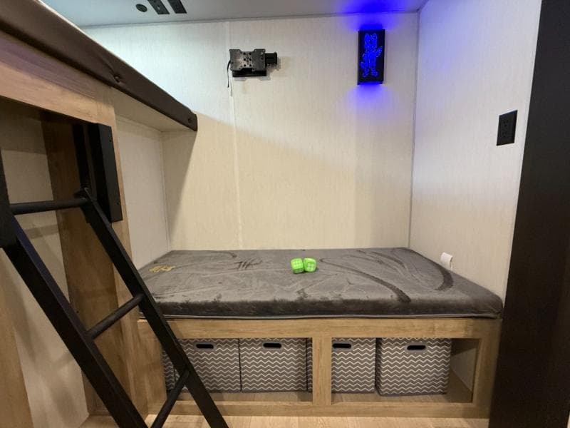 2026 Forest River RV 2026 Forest River RV Cherokee Wolf Den - thumbnail 33