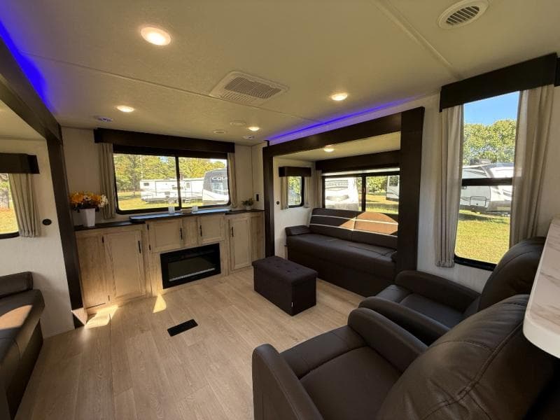 2026 Forest River 2026 Forest River Cherokee Wolf Den - thumbnail 19