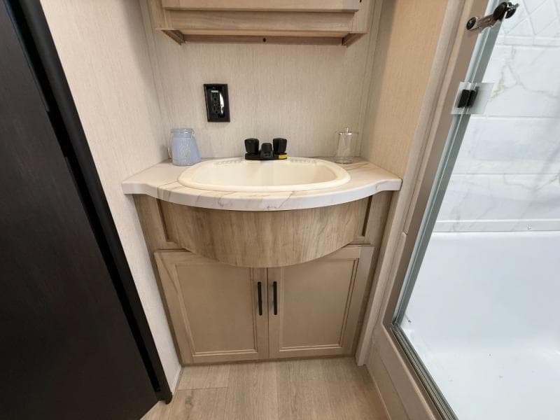 2026 Forest River 2026 Forest River Cherokee Wolf Den - thumbnail 30