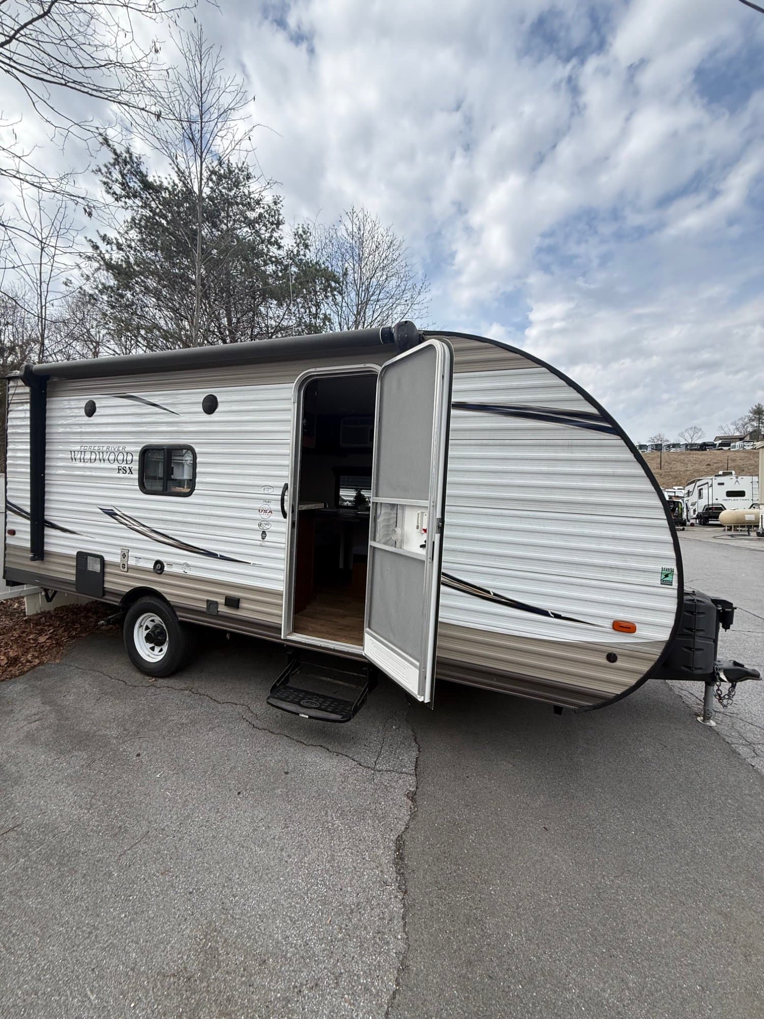 2017 Forest River 2017 Forest River Wildwood FSX - thumbnail 5