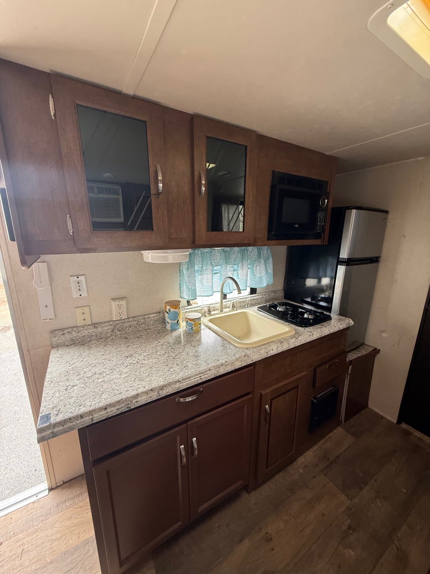 2017 Forest River 2017 Forest River Wildwood FSX - thumbnail 17