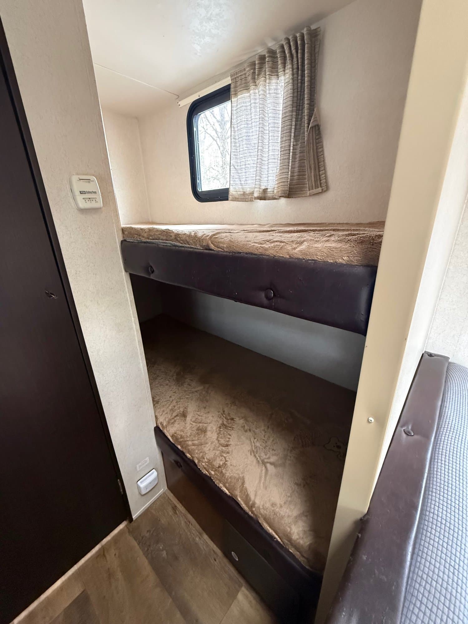 2017 Forest River 2017 Forest River Wildwood FSX - thumbnail 24