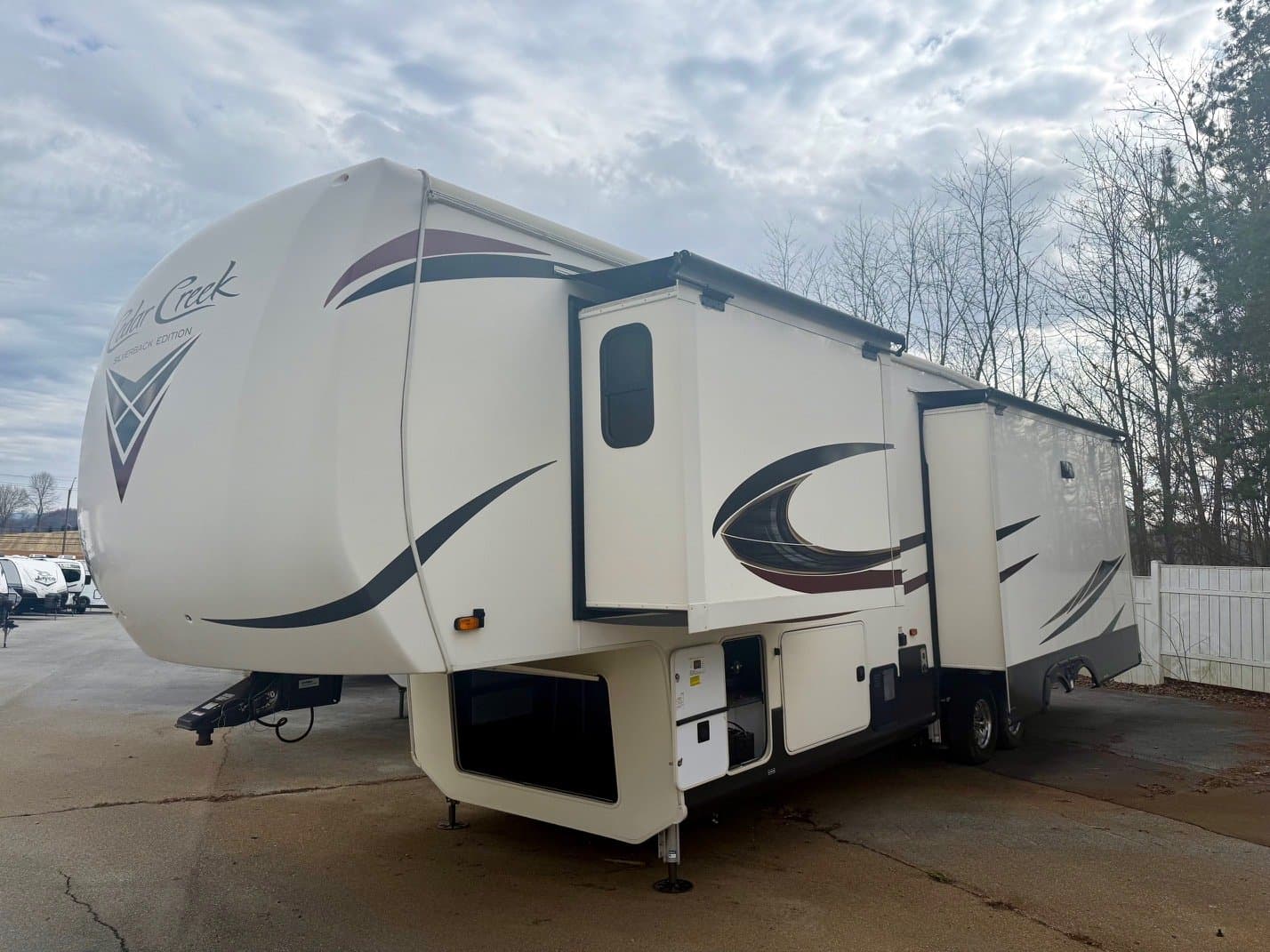 2020 Cedar Creek 2020 Cedar Creek Silverback - thumbnail 3