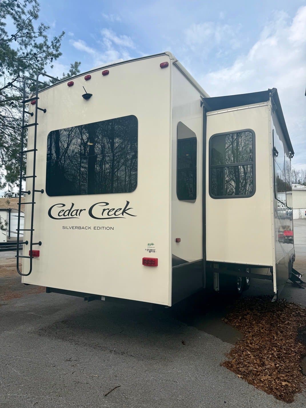 2020 Cedar Creek 2020 Cedar Creek Silverback - thumbnail 5