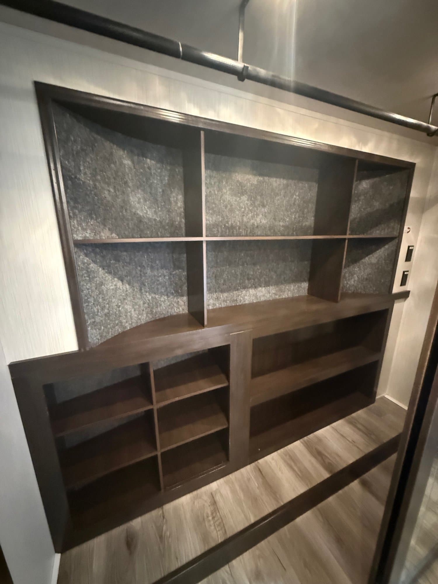 2020 Cedar Creek 2020 Cedar Creek Silverback - thumbnail 20