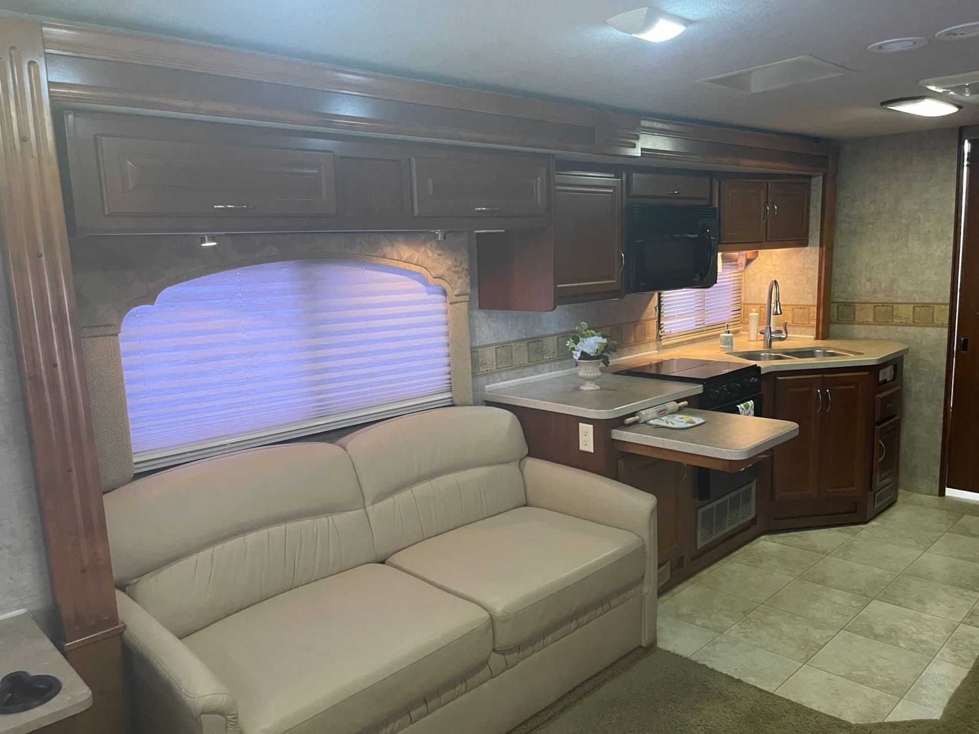 2008 Fleetwood 2008 Fleetwood Bounder - thumbnail 11