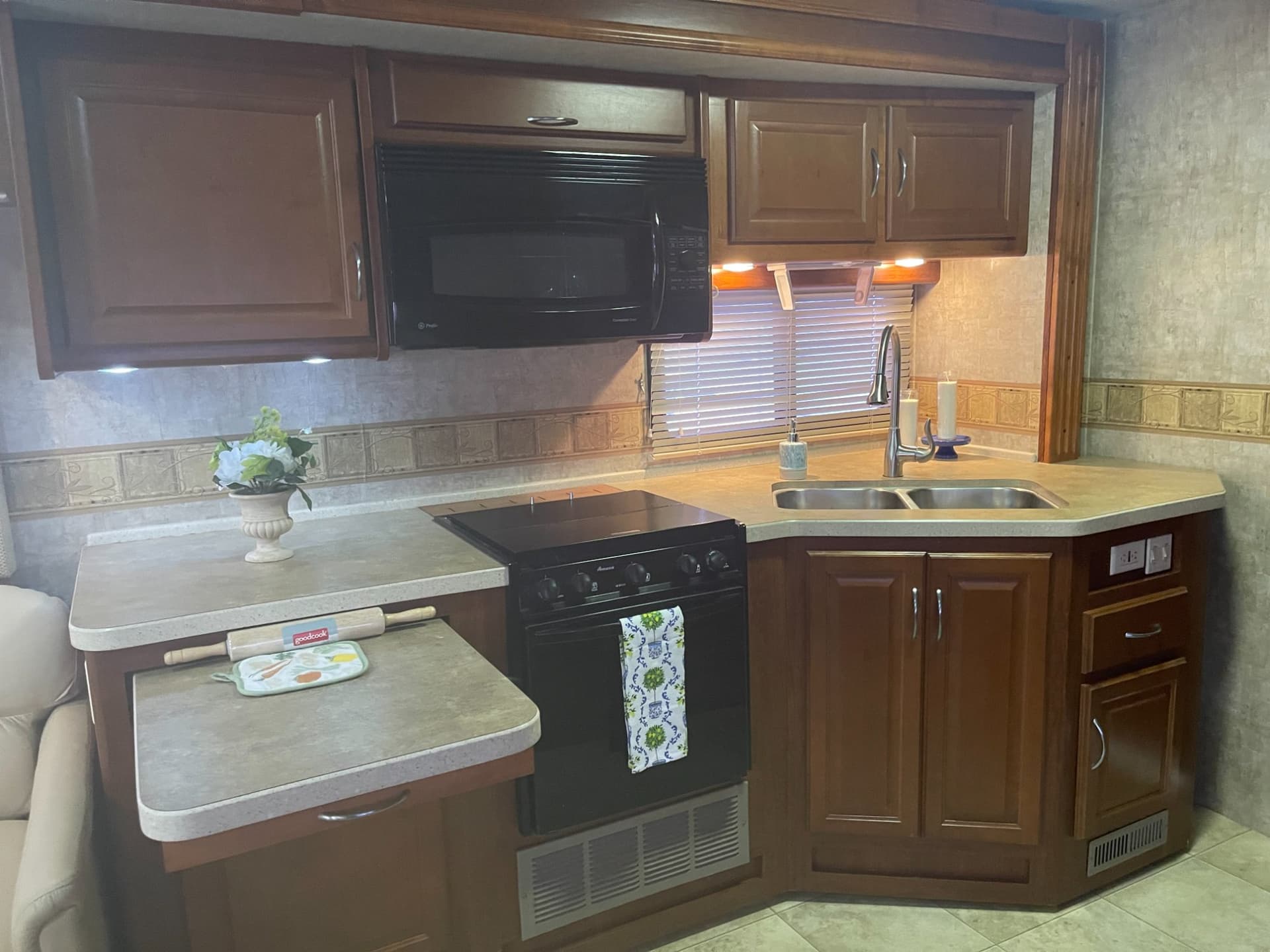 2008 Fleetwood 2008 Fleetwood Bounder - thumbnail 9