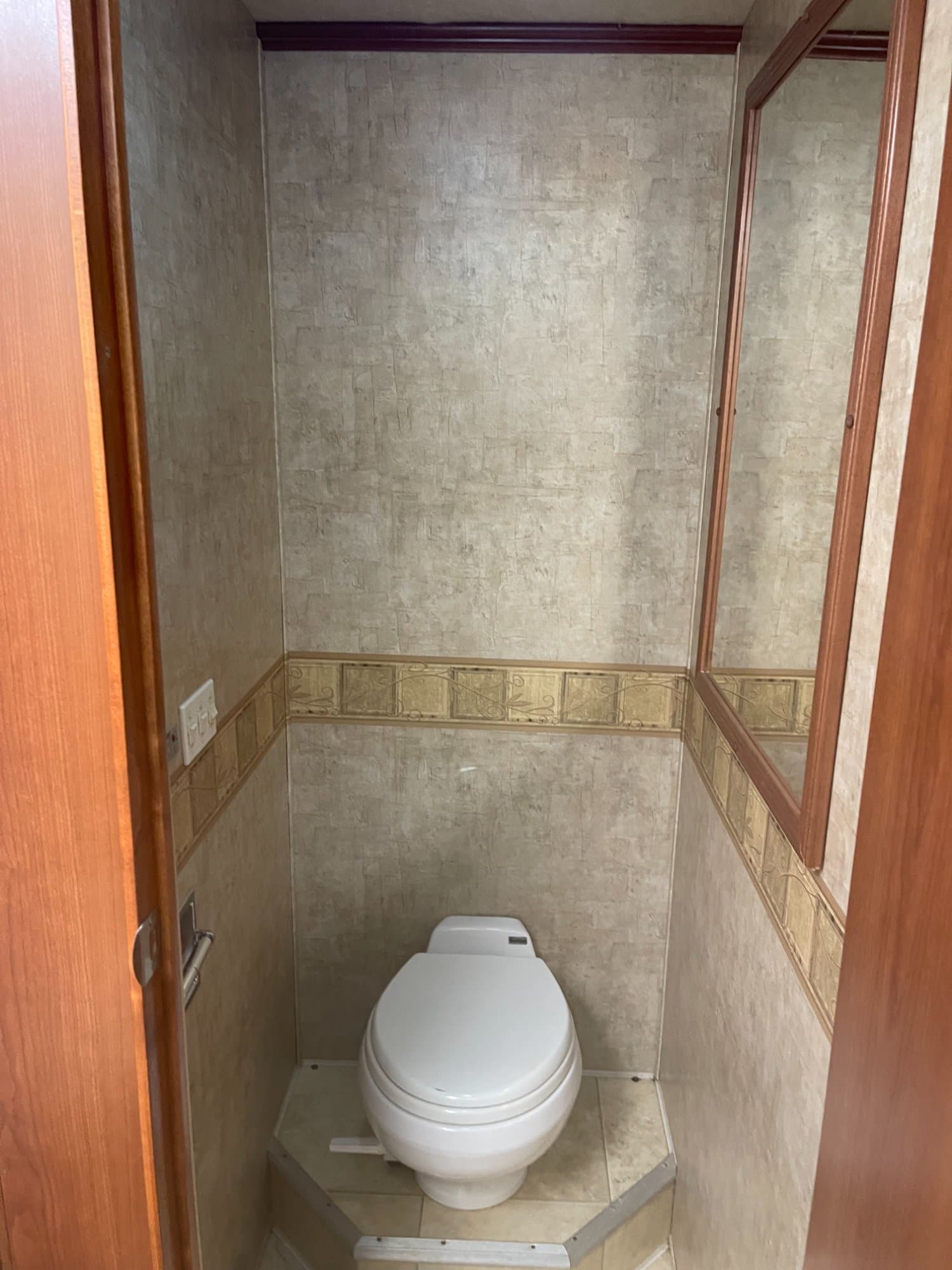 2008 Fleetwood 2008 Fleetwood Bounder - thumbnail 17