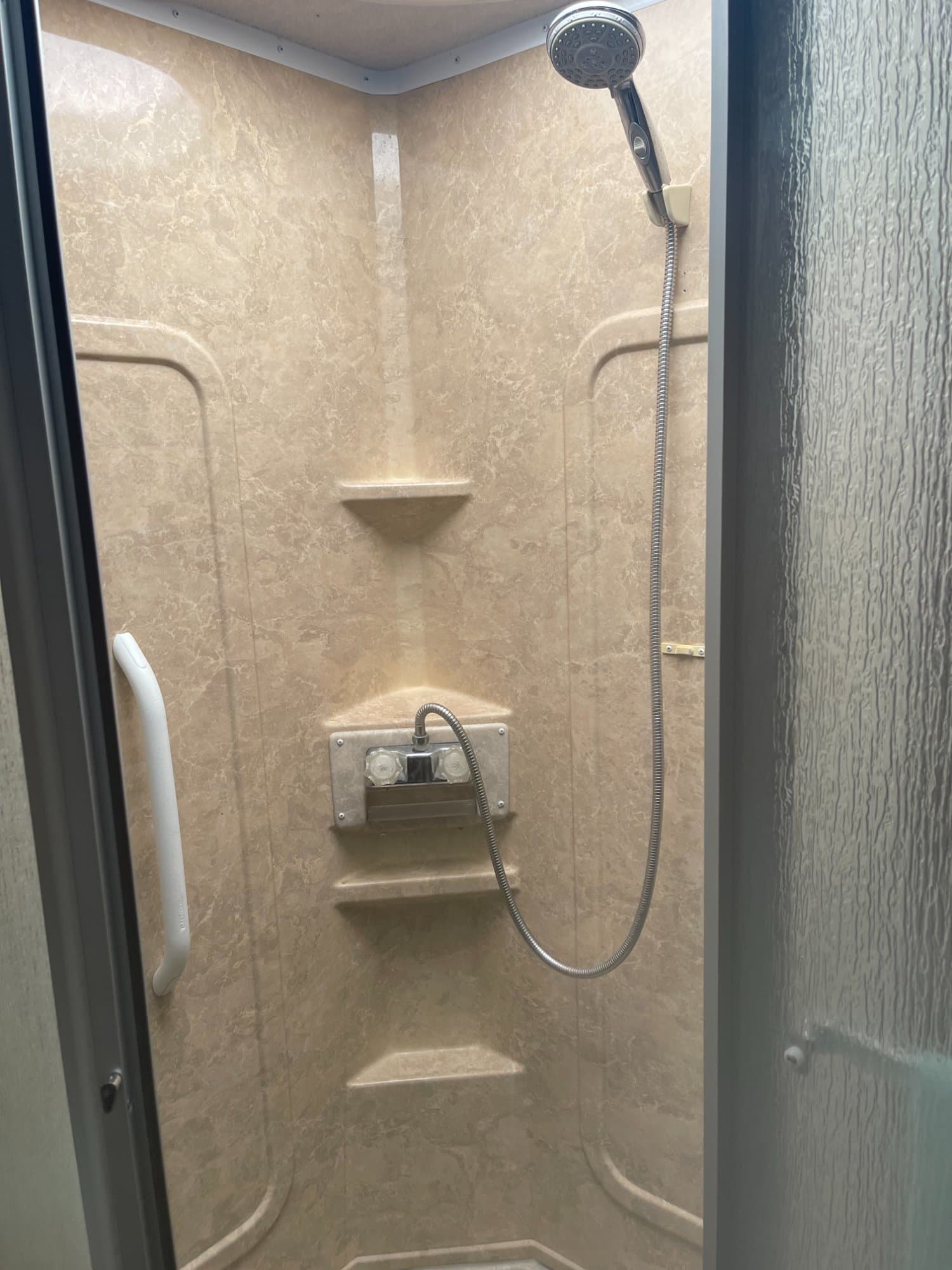 2008 Fleetwood 2008 Fleetwood Bounder - thumbnail 16