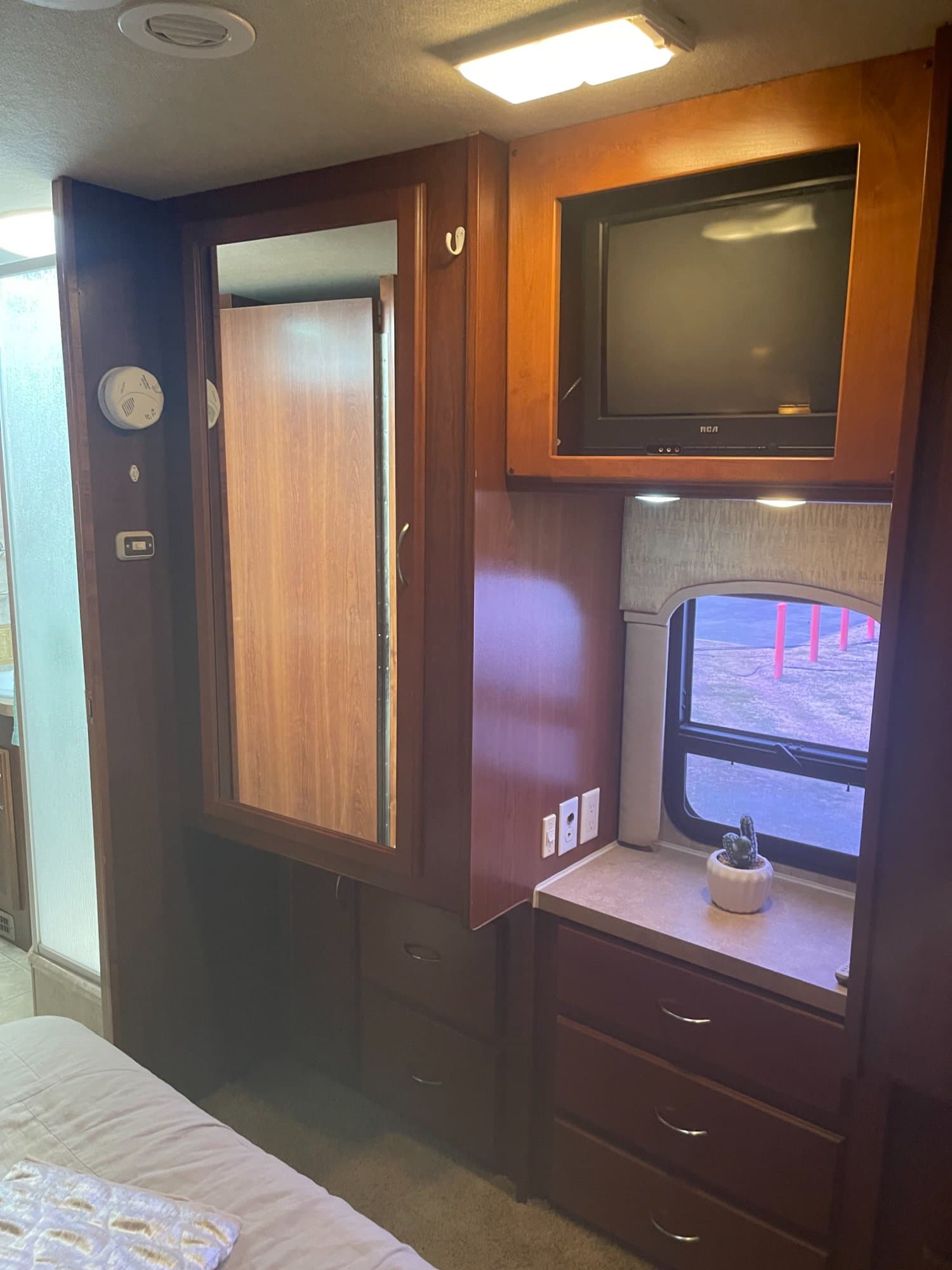 2008 Fleetwood 2008 Fleetwood Bounder - thumbnail 23