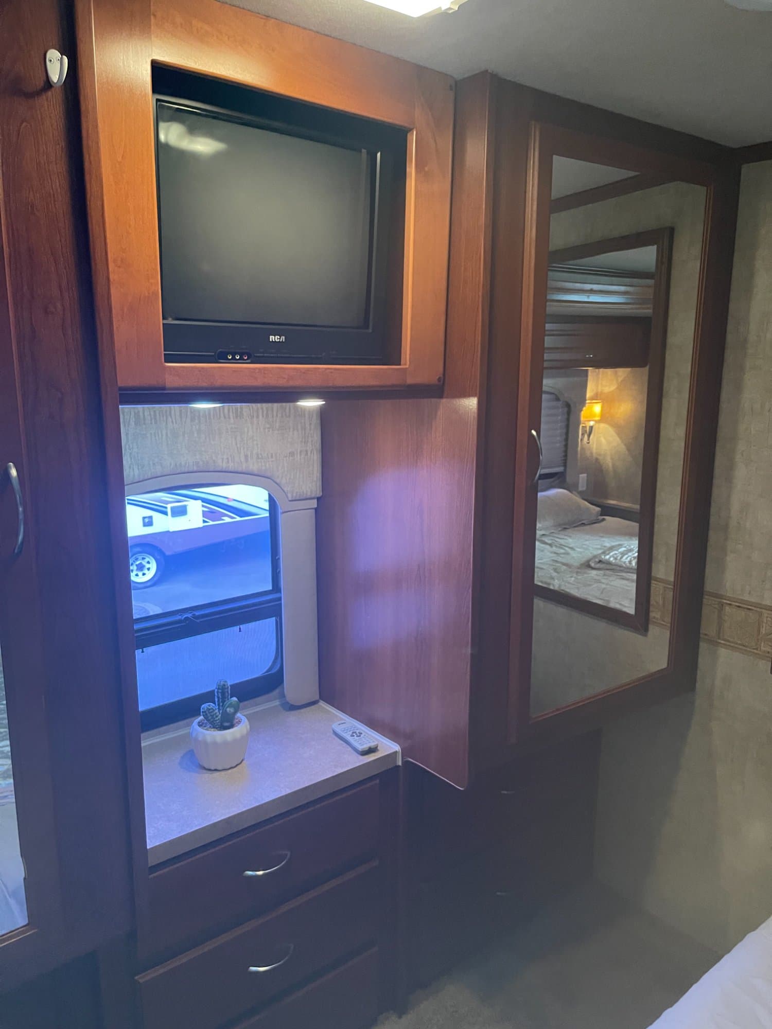 2008 Fleetwood 2008 Fleetwood Bounder - thumbnail 24