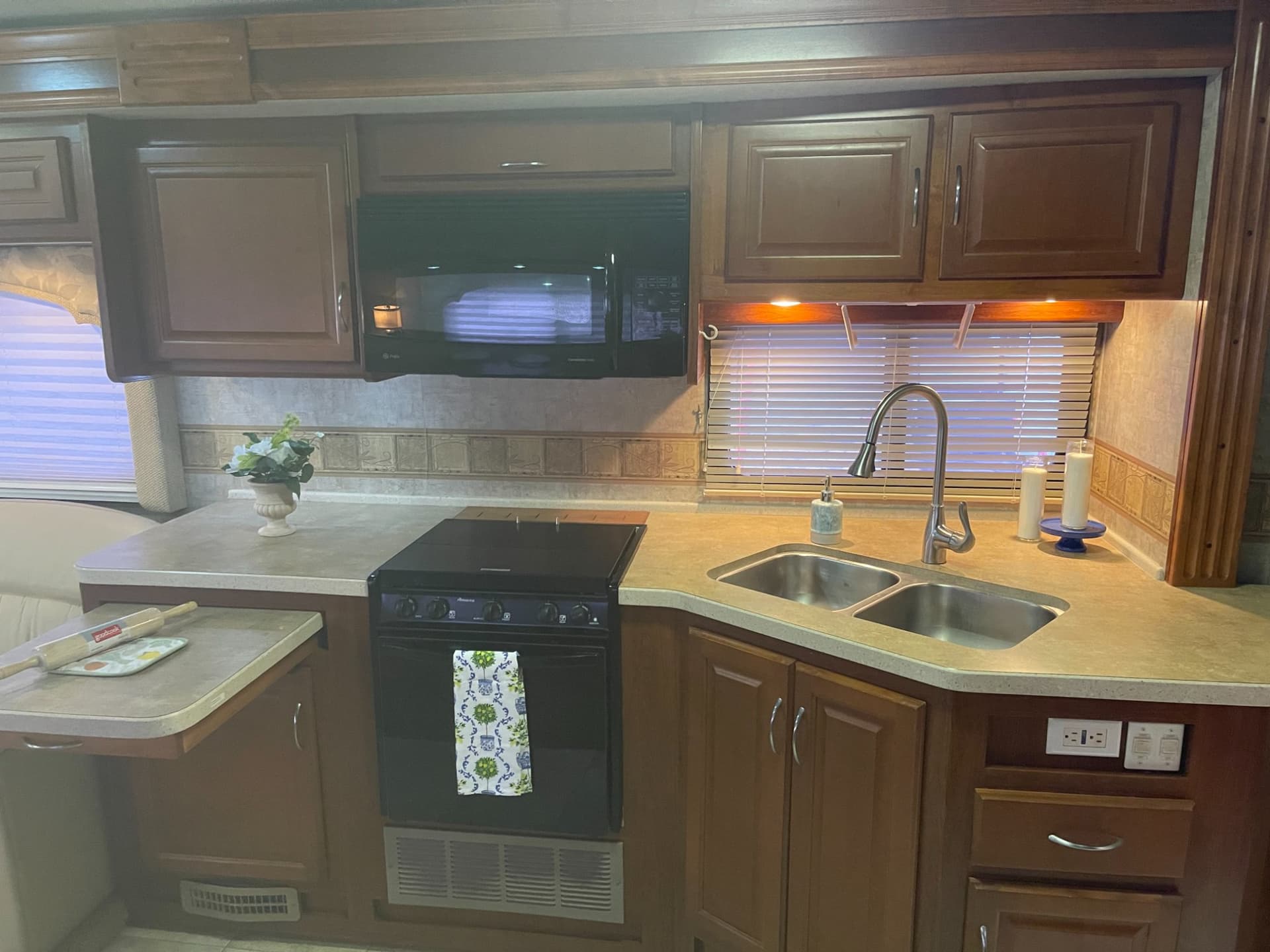 2008 Fleetwood 2008 Fleetwood Bounder - thumbnail 10